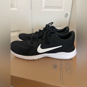 *BRAND NEW* Nike Women's Wmns Flex Experience Run 9 - Size 8.5